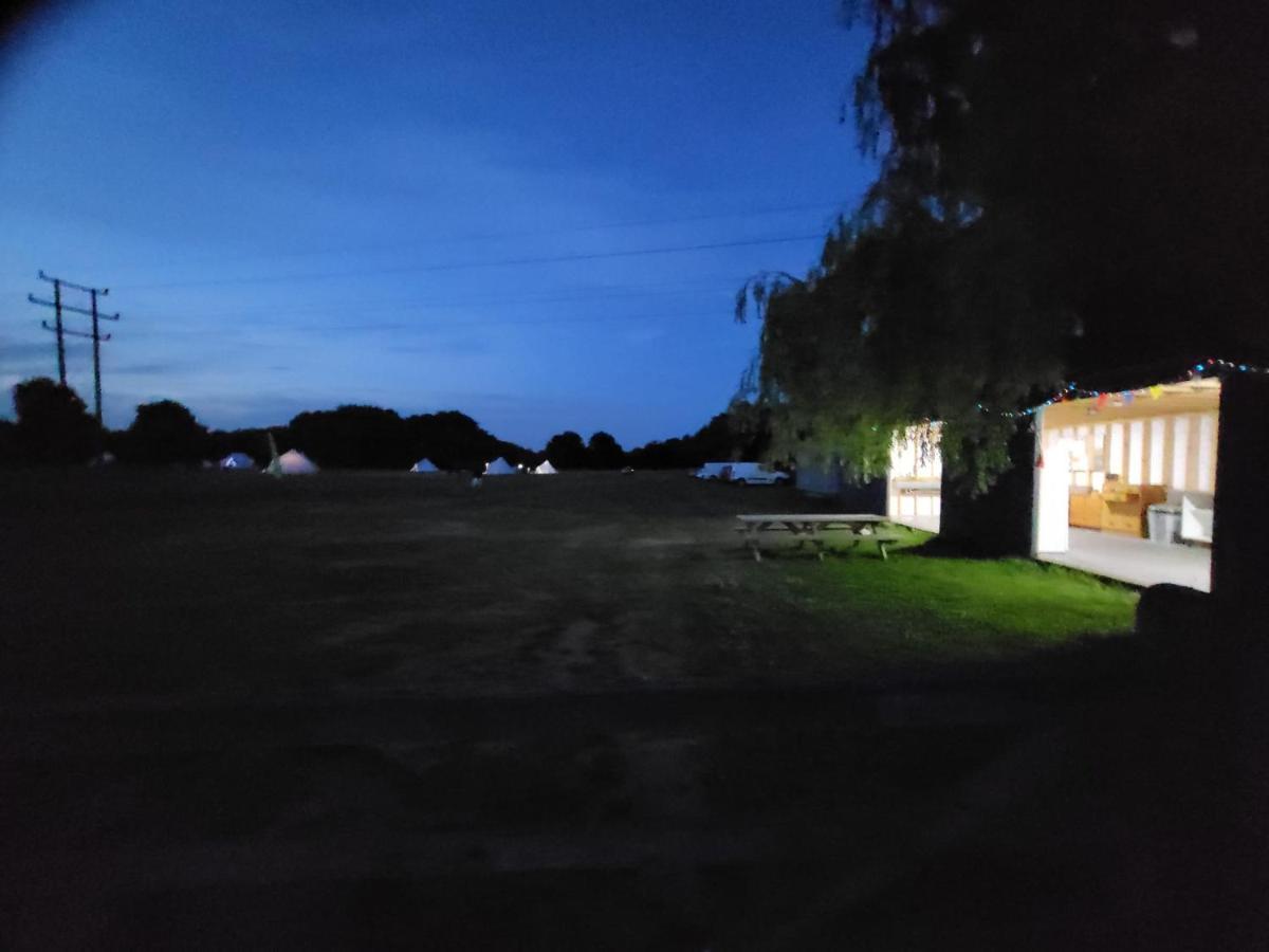 Dorset Glamping Fields Hotel Corfe Mullen Exterior photo
